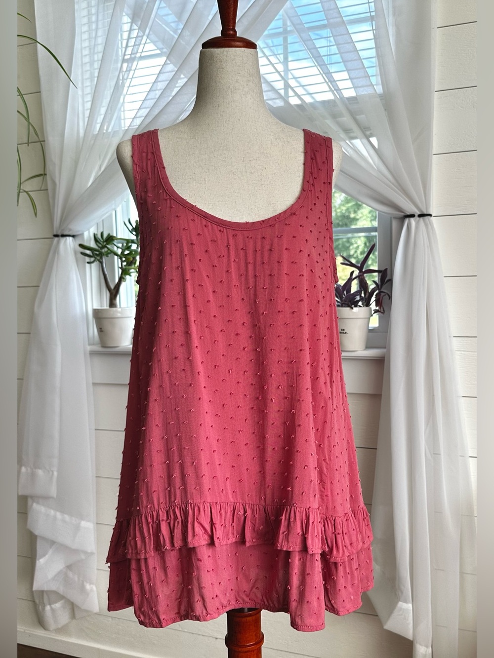 Democracy Rose Quila Flounce Boho Swiss Dot Sleeveless Top Ruffle Hem NWT Size S
